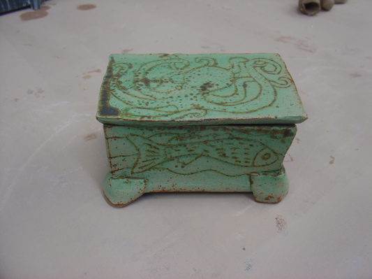 inlaid-slip-fish-box